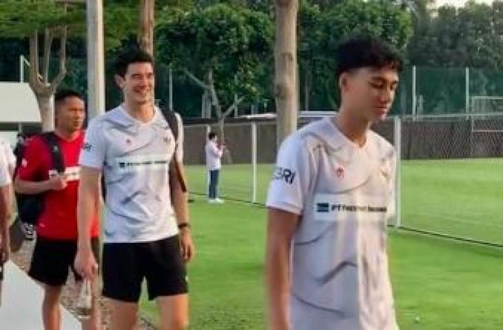 Elkan Baggott dan Rafael Struick saat ikut sesi latihan Timnas Indonesia. (TikTok)