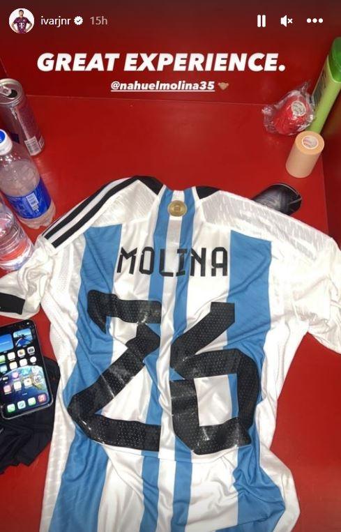 Ivar Jenner tukar jersey dengan Molina. (Instagram/@ivarjnr)