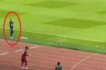 Tak Terekam di Televisi, Lionel Scaloni Terciduk Fokus Amati Cara Pratama Arhan Lakukan Lemparan ke Dalam