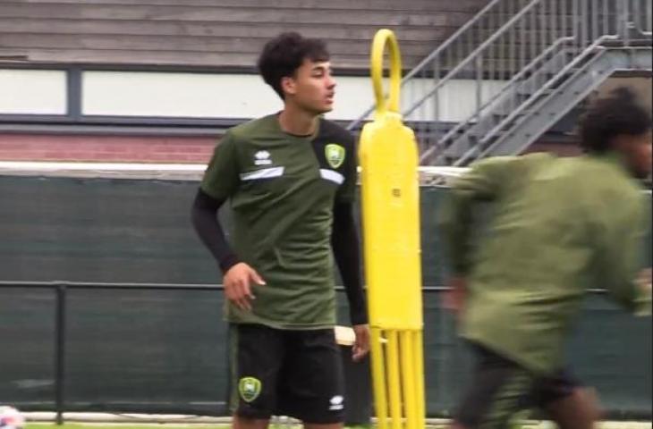 Rafael Struick berlatih bersama tim senior ADO Den Haag (Instagram/adodenhaag)