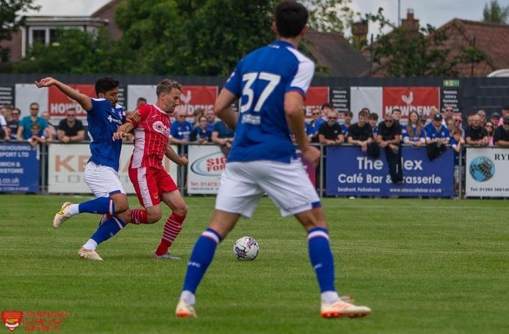 Pertandingan Ipswich Town vs Felixstowe & Walton United. (Facebook/Felixstowe & Walton Utd FC)