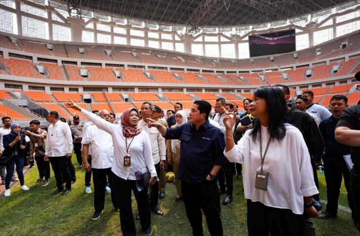 Ketum PSSI, Erick Thohir, saat meninjau langsung JIS. (Dok. PSSI)