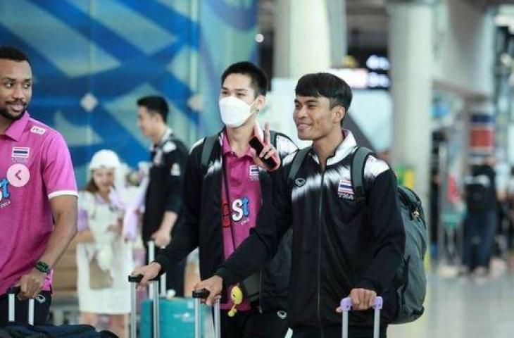 Pemain Timnas Voli Thailand Anurak Phanram di bandara. (Instagram/@thailandvolleyballassociation)