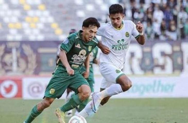 Duel Persebaya Surabaya vs Persikano 1973 di lanjutan BRI Liga 1. (Instagram/officialpersebaya)