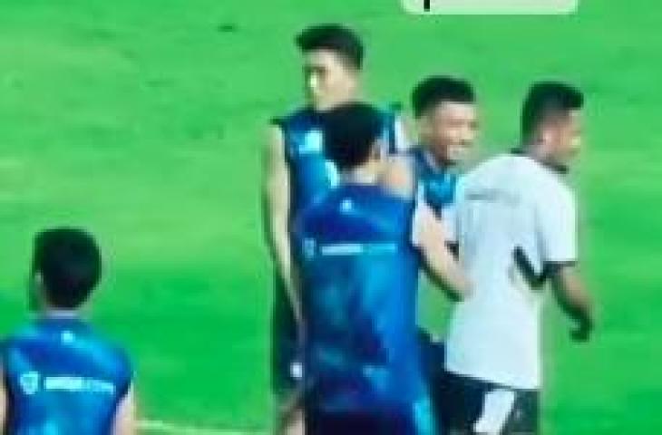 Ricky Kambuaya terciduk ikut latihan Persib Bandung padahal kini sudah berseragam Dewa United. (Instagram)