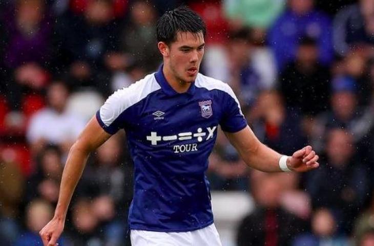 Pemain Ipswich Town, Elkan Baggott, lawan West Bromwich Albion jadi kesempatan dia untuk debut. (Instagram/elkanbaggott)