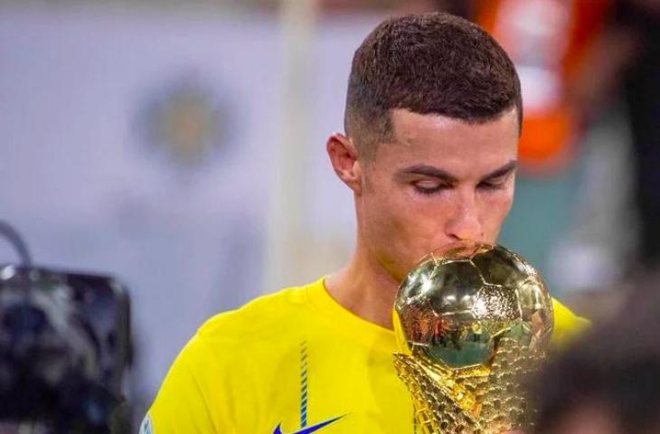 Cristiano Ronaldo sukses bawa Al Nassr juara Liga Champions Arab. Menjelang perhelatan Euro 2024, CR7 tak ambil pusing dipepet Messi, tetap ingin timnas Portugal juara. (Twitter)