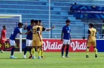 Piala AFF U-23 2023: Momen Kiper Brunei Blunder Kocak, Bola Tepisan Kena Kaki Sendiri dan Masuk