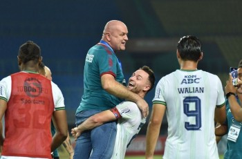 Hasil Liga 1: Persebaya Sikat Arema FC, Persib Bandung Raih 3 Poin dari Bhayangkara FC