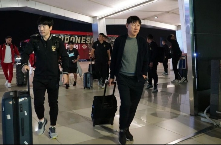 Pelatih Timnas Indonesia, Shin Tae-yong (kanan), akan dievaluasi oleh PSSI. (dok. PSSI)