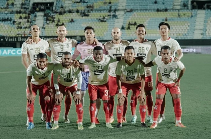 Ardi Idrus masuk dalam starting XI Bali United saat hadapi Omid Nazari cs di Terengganu FC. (Baliutd.com)