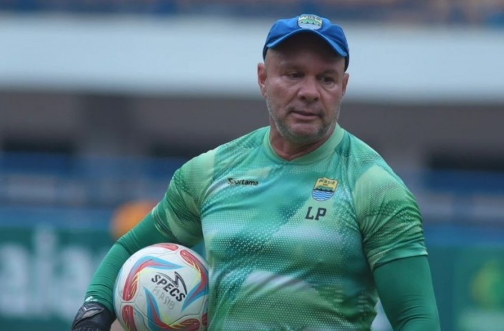 Pelatih kiper Persib Bandung, Luizinho Passos. @nurhadipermana/luiziinhopassos_goalk