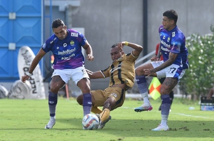 Pertandingan uji coba Persib menghadapi Dewa United. (MO Persib)