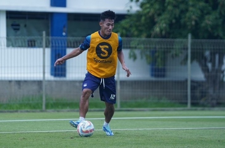 Bek Persib Bandung, Henhen Herdiana mengaku antusias menyambut pertandingan melawan Persis Solo dalam jadwal Liga 1 2023/2024 pekan ke-24 yang digelari di Stadion GBLA, pada Minggu (4/2/2024) sore. (Persib.co.id).