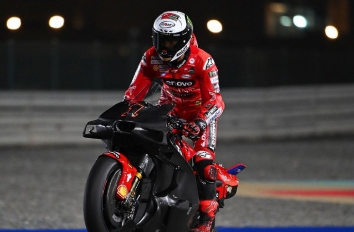 Pebalap Ducati Lenovo, Francesco Bagnaia sukses memimpin dua hari tes pramusim MotoGP 2024 di Sirkuit Internasional Lusail, pada 19-20 Februari. (Instagram/@ducaticorse).