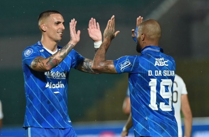 Bek Persib Bandung, Alberto Rodriguez menyoroti striker Persija Jakarta, Gustavo Almeida jelang laga klasik Indonesia pada pekan ke-28 Liga 1 2023/2024. (Persib.co.id).