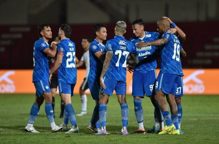 Pertandingan Persib vs Persija di Liga 1 2023/2024 pekan ke-28, Bobotoh belum bisa hadir ke Stadion Si Jalak Harupat, Soreang lantaran Komite Bandung PSSI belum mengeluarkan keputusan terkait status sanksi Komdis PSSI sebelumnya. (Persib.co.id).