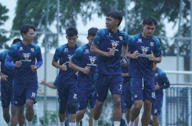 Beckham Putra latihan bersama rekan-rekna tim Persib Bandung. (Foto:www.persib.co.id)