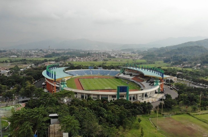 Regulasi larangan hadir suporter tamu masih berlaku di Liga 1 2024/2025. Kebijakan itu juga berlaku di semua laga home Persib Bandung