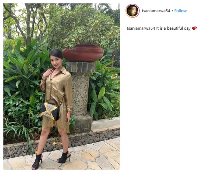 Tsania Marwa dengan shirt dress gold. (Instagram/@tsaniamarwa54)