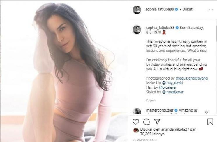 Sophia Latjuba tetap cantik di usia 50 tahun (Instagram/SophiaLatjuba)