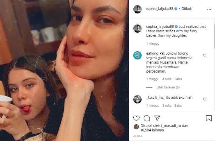 Sophia Latjuba tetap cantik di usia 50 tahun (Instagram/SophiaLatjuba)