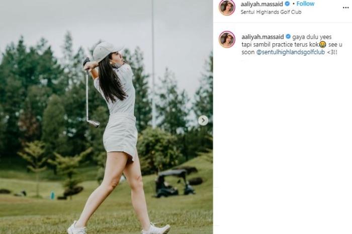 Outfit seksi Aaliyah Massaid saat main golf. (Instagram/@aaliyah.massaid)