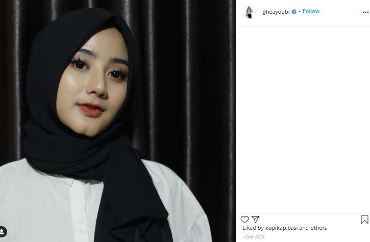 Gaya busana hijab Ghea Youbi. (Instagram)