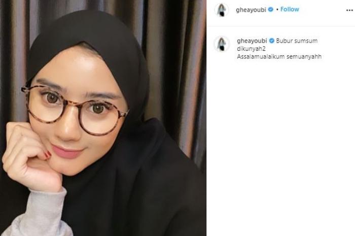 Gaya busana hijab Ghea Youbi. (Instagram)