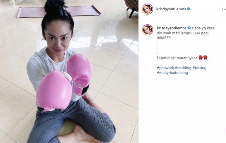 Potret Krisdayanti olahraga (Instagram/@krisdayantilemos)