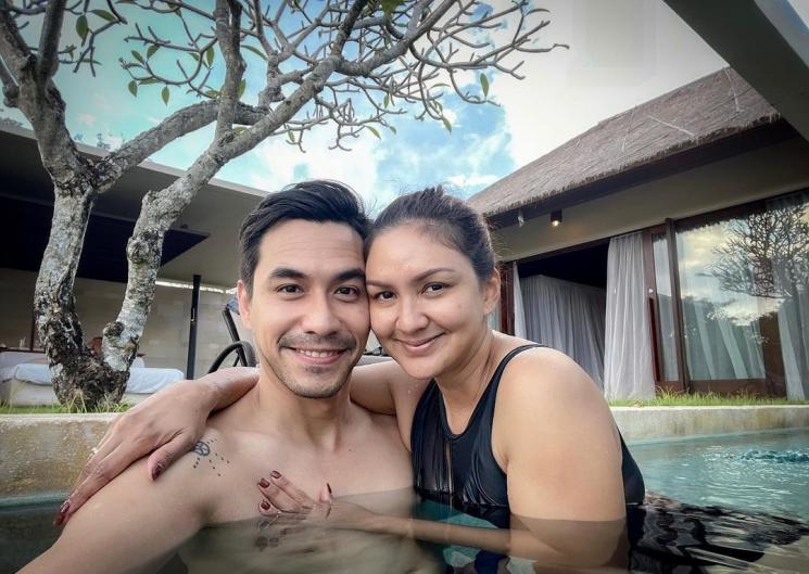 Potret Liburan Donna Agnesia dan Darius Sinathrya di Bali (Instagram/@darius_sinathrya)