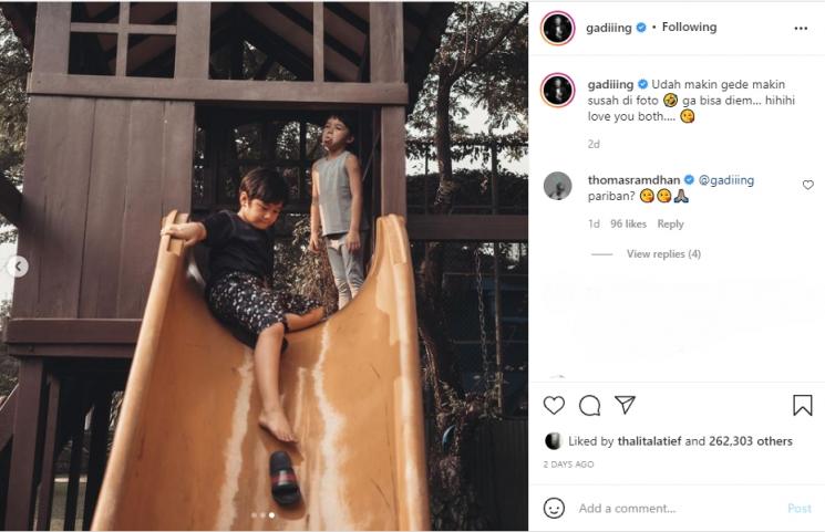 Momen Gempi dan Rafathar Main Sepatu Roda (instagram/gadiiing)