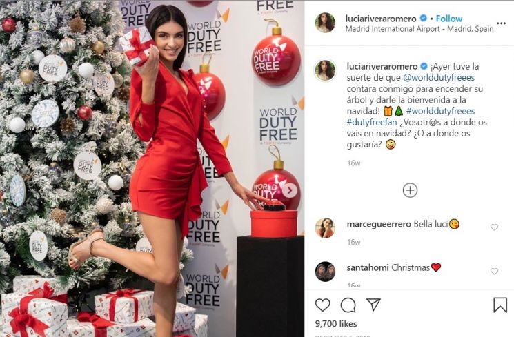 Pakaian serba merah dalam acara World Duty Free (Instagram/luciariveraromero)