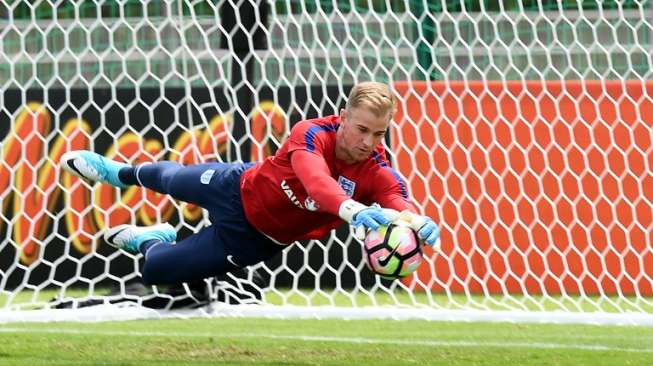 Penjaga gawang tim nasional Inggris Joe Hart [AFP]