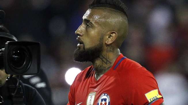 Gelandang Cile Arturo Vidal saat menghadapi Paraguay di kualifikasi Piala Dunia 2018. Claudio Reyes / AFP