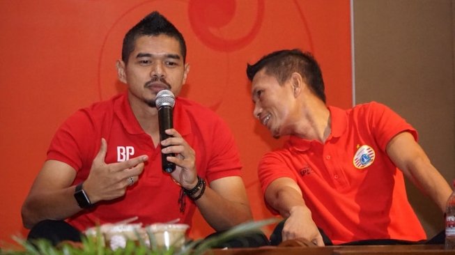 Bambang Pamungkas (Kiri) dan Ismed Sofyan (kanan) saat acara buka bersama dengan Jakmania (dok. Media Persija)