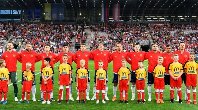 Timnas Rusia sebelum memghadapi Austria dalam laga persahabatan. JOE KLAMAR / AFP