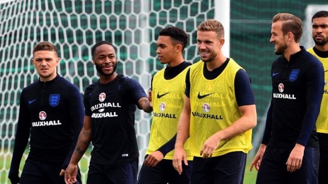 Para pemain Inggris Kieran Trippier, Raheem Sterling, Trent Alexander-Arnold, Jordan Henderson, Harry Kane dan  Ruben Loftus-Cheek melakukan sesi latihan. Paul ELLIS / AFP