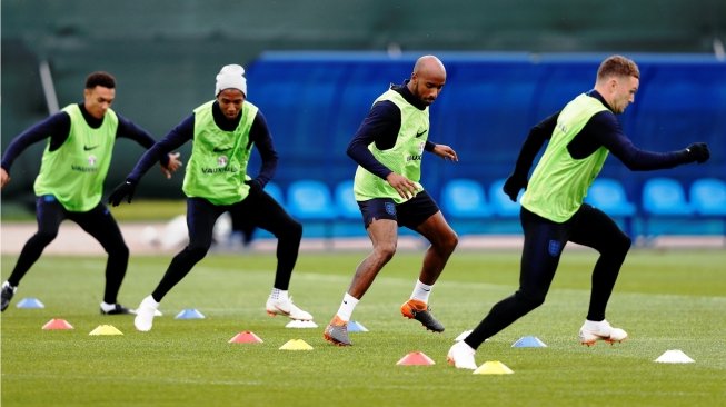 Suasana latihan para pemain timnas Inggris yang bersiap menghadapi Kroasia di semifinal Piala Dunia 2018 di Stadion Luzhniki, Moskow, Rabu (11/7/2018) ini. [ADRIAN DENNIS / AFP]