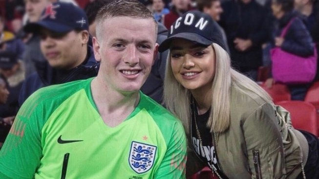 Jordan Pickford dan Megan Davison. [Instagram]