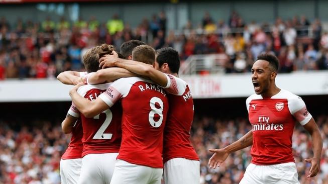 Pemain Arsenal rayakan gol Nacho Monreal ke gawang West Ham United dalam pertandingan yang berlangsung di Emirates Stadium, Sabtu (25/8/2018) [AFP]