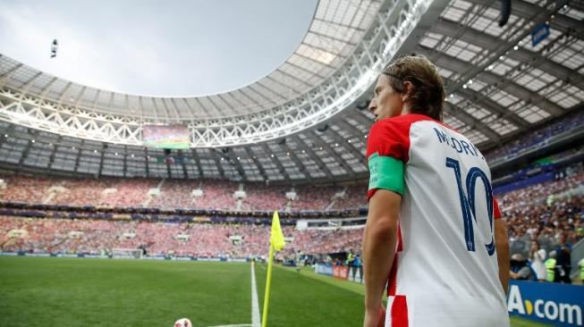 Pemain Kroasia Luka Modric bersiap melakukan tendangan penjuru di partai final Piala Dunia 2018 [AFP]