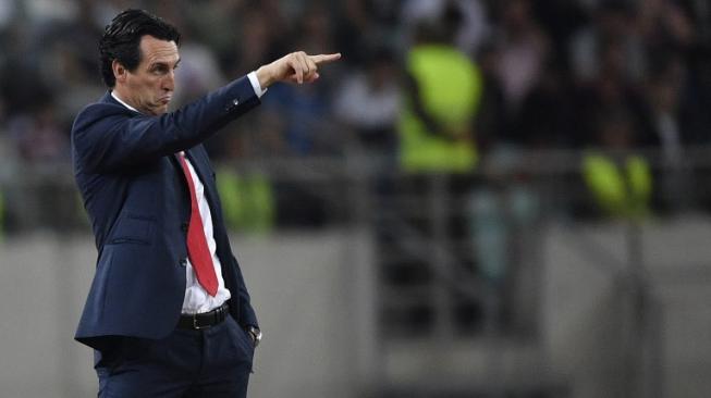 Pelatih Arsenal, Unai Emery memberi instruksi di laga matchday 2 Grup E Liga Europa 2018/2019 kontra Qarabag FK di Baku Olympic Stadium, Kamis (4/10/2018) malam WIB. [Alexander NEMENOV / AFP]