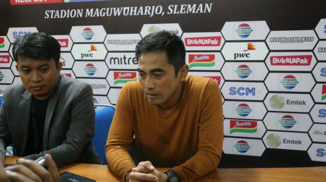 Pelatih PSS Sleman, Seto Nurdiantoro. [Andiarsa Nata/bolatimes.com]