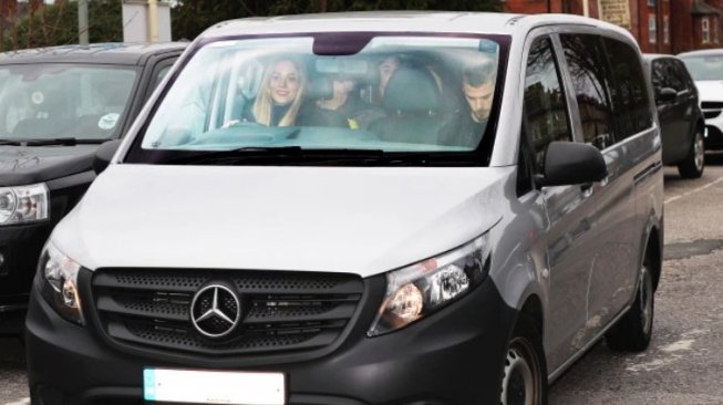 Mobil Kiper Manchester United, David De Gea, Mercedes-Benz Vito (thesun.co.uk)