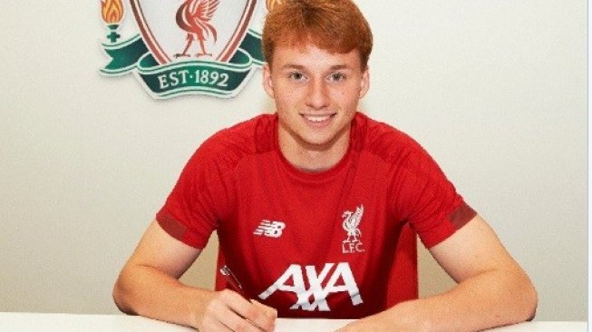 Sepp van den Berg bergabung di Liverpool. ( screenshot twitter@LFC) 