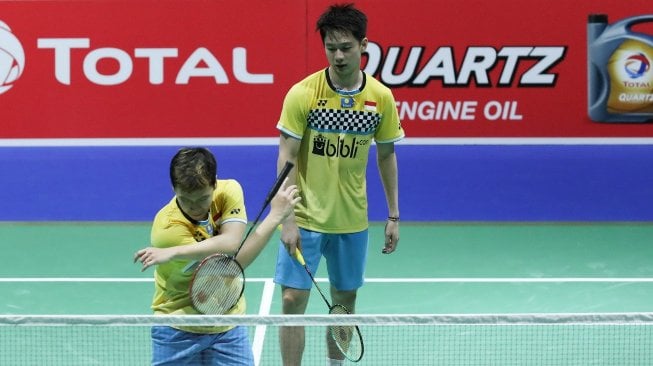 Pasangan ganda putra Indonesia, Kevin Sanjaya Sukamuljo/Marcus Fernaldi Gideon yang dijuluki The Minions, tersingkir dari Kejuaraan Dunia Bulutangkis 2019 usai kalah dari Choi Solgyu/Seo Seung Jae (Korsel) di babak kedua, Rabu (21/8). [Humas PBSI]