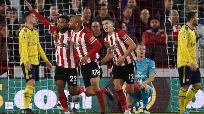 Striker Sheffield United Lys Mousset (kedua kiri) merayakan golnya ke gawang Arsenal bersama rekan setimnya dalam laga Liga Inggris di Bramall Lane in Sheffield. Oli SCARFF / AFP