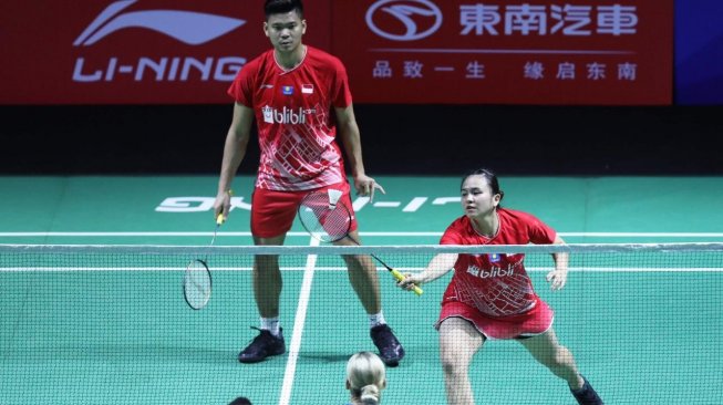 Pasangan ganda campuran Indonesia, Praveen Jordan/Melati Daeva Oktavianti, menghentikan perlawanan pasutri Inggris, Chris Adcock/Gabrielle Adcock, di babak kedua Fuzhou China Open 2019, Kamis (7/11). [Humas PBSI]