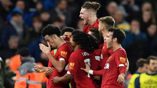 Para pemain Liverpool merayakan gol Curtis Jones (kiri ke gawang Everton pada laga babak ketiga Piala FA di Anfield. Paul ELLIS / AFP